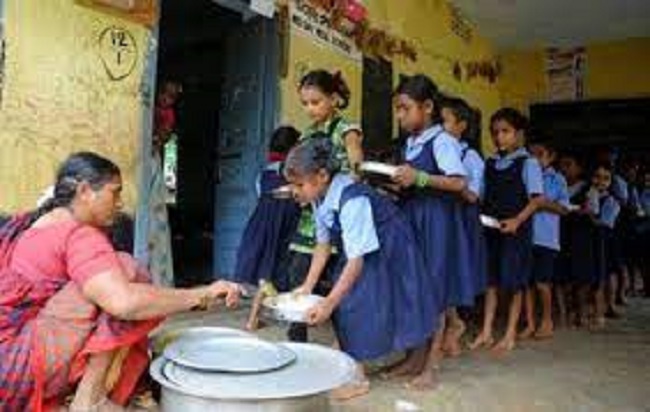 रिटायर होने पर भोजन माताओं को मिलेगी सम्मान राशि, सामाजिक सुरक्षा के दायरे में लाने का भी प्रस्ताव