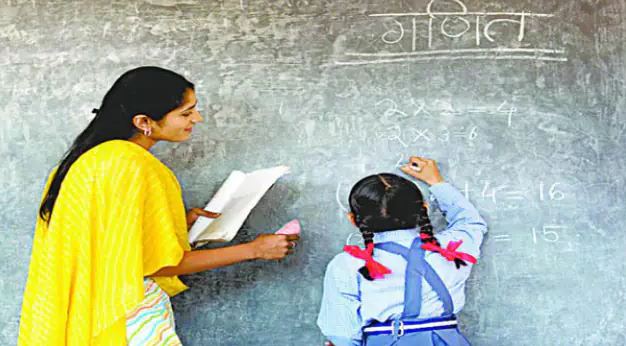 शिक्षा विभाग की लापरवाही! नियुक्ति के 20 साल बाद भी सरकारी शिक्षकों की नौकरी राम भरोसे