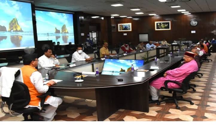 धामी कैबिनेट बैठक में लिए गए ये बड़े फैसले, पढ़िए