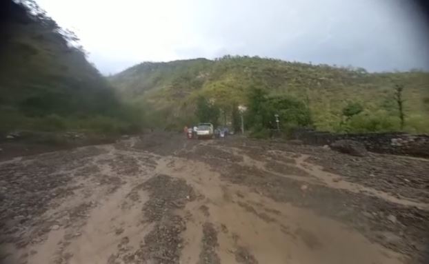 देहरादून में आफत की बारिश, मालदेवता में फिर आया मलबा, देखें वीडियो