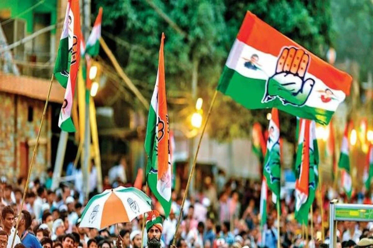 कर्नाटक में कांग्रेस को मिली बंपर जीत, उत्तराखंड में भी जश्न