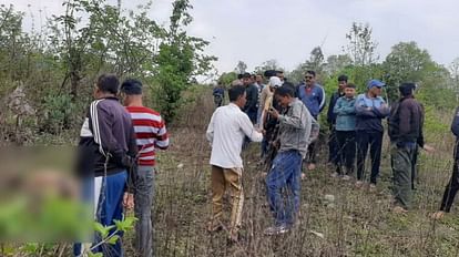 यहां जंगल में एक युवक की लाश मिलने से मचा हड़कंप, शरीर पर चोट के निशान, पुलिस ने शुरू की छानबीन