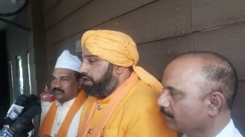 लव और लैंड जिहाद मामले में दिल्ली के मुस्लिम प्रतिनिधिमंडल ने सीएम धामी से की मुलाकात