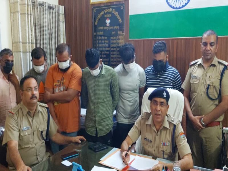 वाहनों की फर्जी RC तैयार कर बैंक को लगाया लाखों का चूना, 6 ठगों को पुलिस ने किया गिरफ्तार