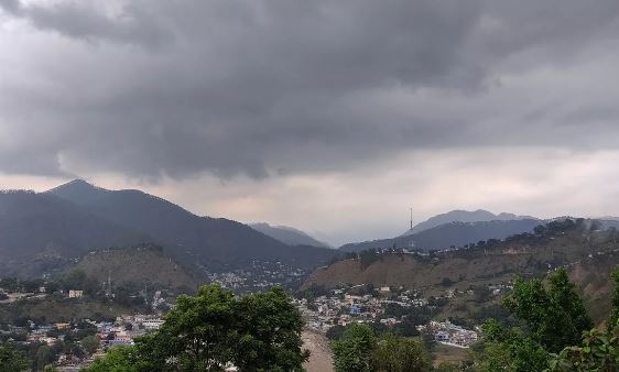 उत्तराखंड में मौसम ने बदली करवट, पहाड़ से लेकर मैदान तक बारिश का सिलसिला जारी
