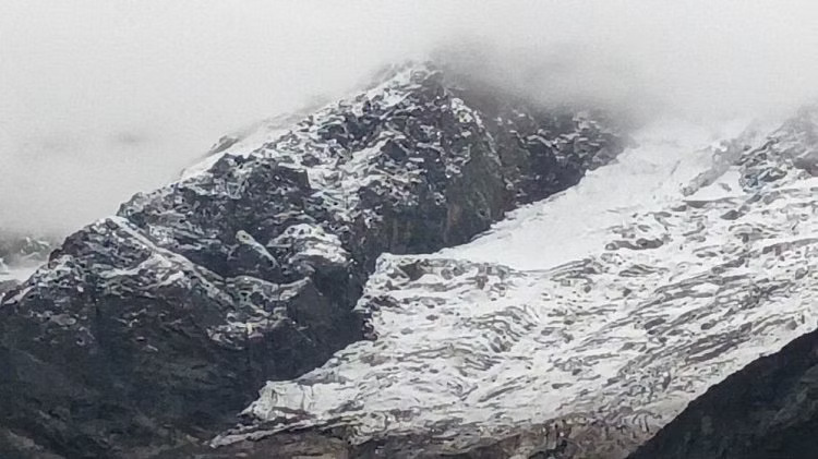 Uttarakhand Weather Update: पहाड़ों पर बदाल मौसम का मिजाज, हिमपात से बढ़ी ठंड