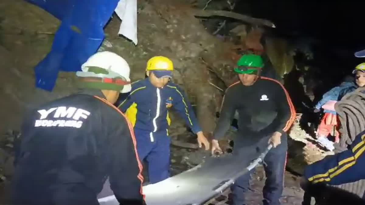 रुद्रप्रयाग में हादसा: चाय की दुकान के ऊपर पेड़ गिरने से पिता की मौत, बेटा घायल