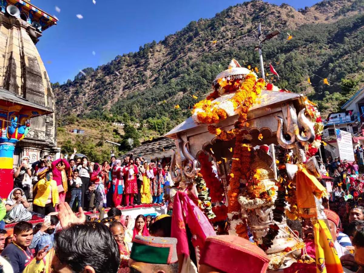 Baba Kedar: ओंकारेश्वर मंदिर में विराजमान हुए भगवान केदारनाथ, अगले छह महीने यहीं देंगे दर्शन