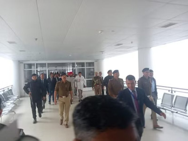 ऋषिकेश एम्स में भर्ती 41 मजदूरों का राज्यपाल गुरमीत सिंह ने जाना हालचाल