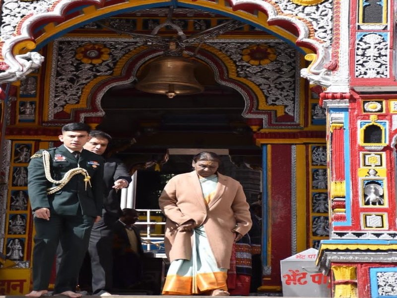 राष्ट्रपति द्रौपदी मुर्मू ने किए भगवान बद्री विशाल के दर्शन, राज्यपाल-मुख्यमंत्री भी रहे मौजूद