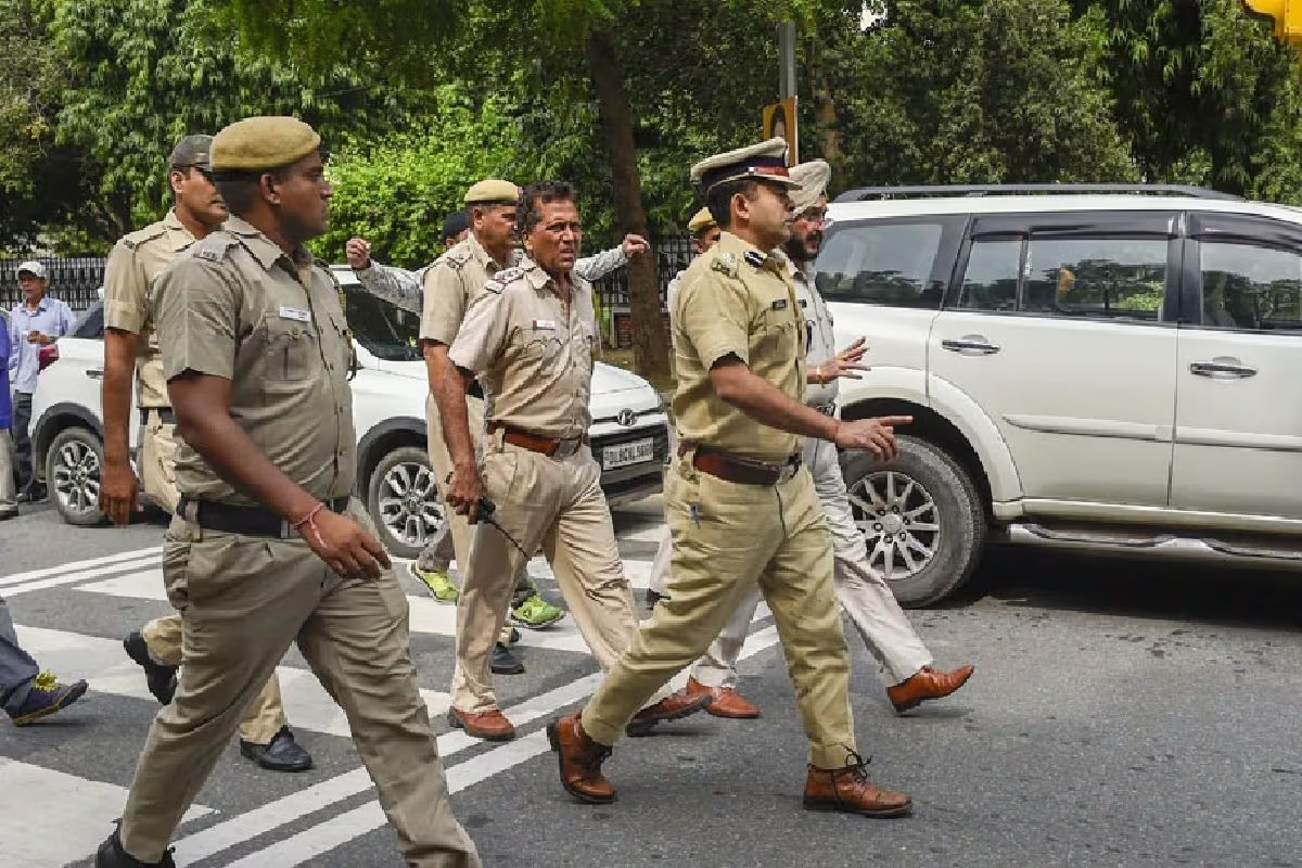 दिवाली और छठ पर उपद्रवियों पर नजर रखेंगे अफसर, सरकार ने दिए सख्त निर्देश