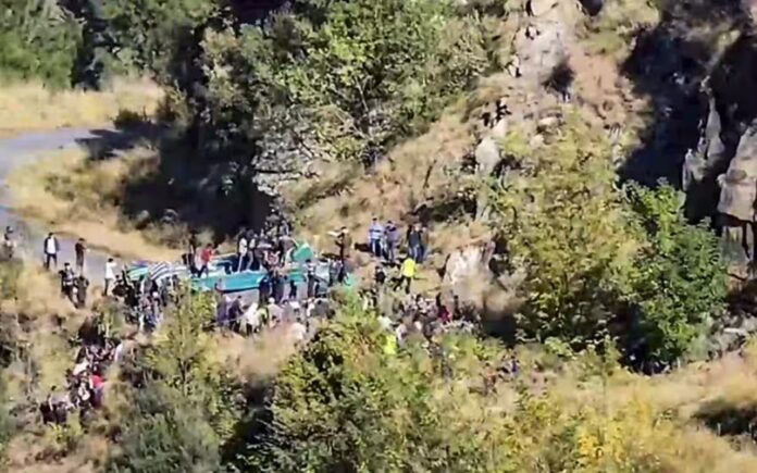 Accident in Doda: डोडा में बड़ा सड़क हादसा, 300 फीट गहरी खाई में गिरी बस, 36 की मौत, 19 लोग घायल