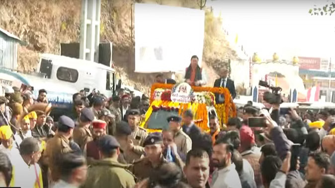 टिहरी में CM का रोड शो, 415 करोड़ की योजनाओं की दी सौगात