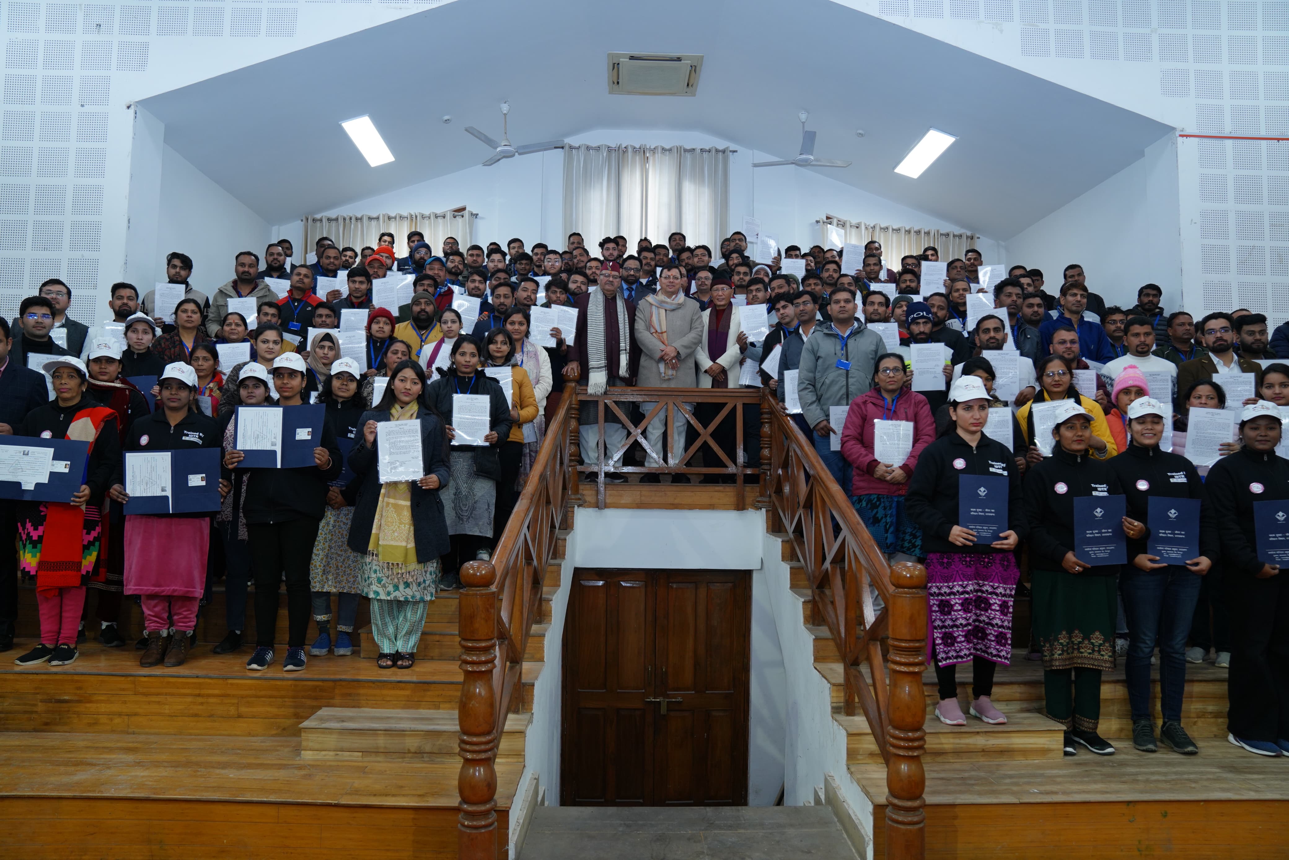 सीएम धामी ने किया राज्य स्तरीय सड़क सुरक्षा जन-जागरूकता रैली का फ्लैग ऑफ, अभ्यर्थियों को प्रदान किये नियुक्ति पत्र