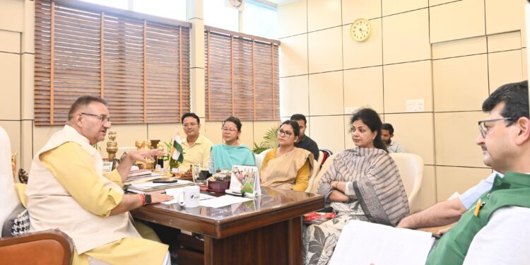 कृषि एवं उद्यान विभाग में समूह-ग की 645 रिक्त पदों पर की गई भर्ती परिणामों में लगी रोक के संबंध में बैठक कर मंत्री गणेश जोशी ने अधिकारियों को भर्ती का परिणाम शीघ्र जारी कराने के दिए निर्देश