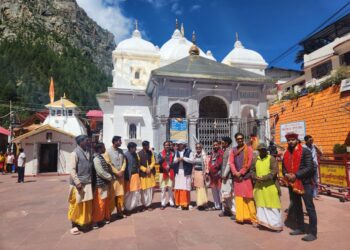 केदारनाथ धाम में पंडा पुरोहितों का धरना स्थागित