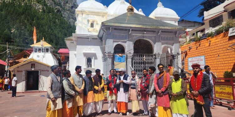 केदारनाथ धाम में पंडा पुरोहितों का धरना स्थागित