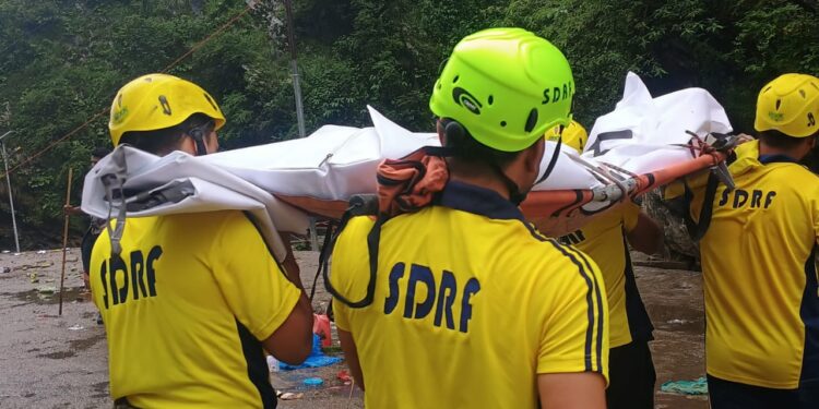 केदारनाथ यात्रा मार्ग पर चीड़वासा में हुआ भूस्खलन से हुआ हादसा, 3 की मौत 8 घायल