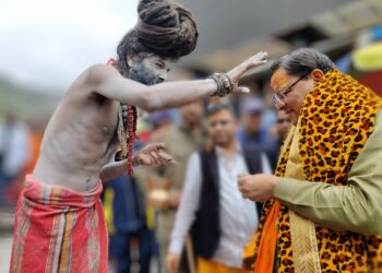 बाबा केदार नाथ के दर्शन करने पहुंचे CM धामी, पुनर्निर्माण कार्यों का किया निरीक्षण