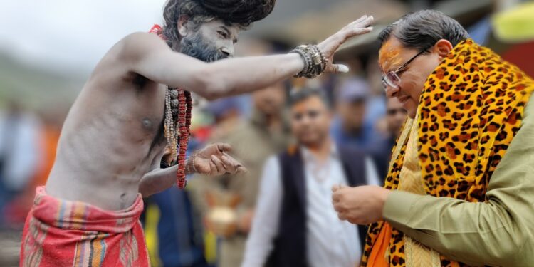 बाबा केदार नाथ के दर्शन करने पहुंचे CM धामी, पुनर्निर्माण कार्यों का किया निरीक्षण