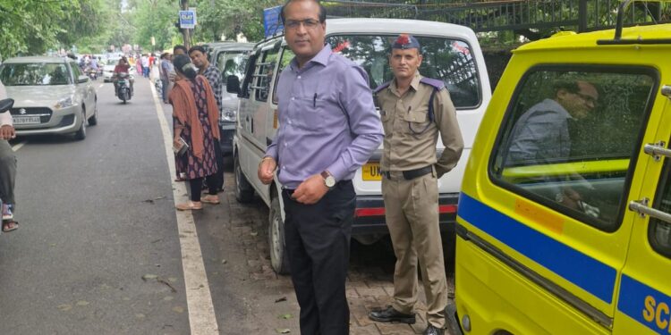 स्कूली वाहनों के विरुद्ध आरटीओ ने चलाया अभियान  82 वाहनों के चालान व 04 वाहन सीज