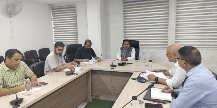 आयुष्मान कार्ड बनाने का काम होगा तेज ,आयुष्मान योजना की समीक्षा कर अधिकारियों को दिए आवश्यक निर्देश :डॉ धन सिंह रावत