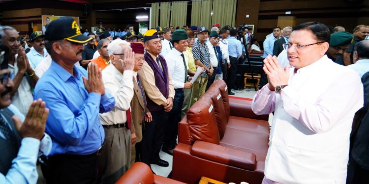 मुख्यमंत्री ने देहरादून में पूर्व सैनिक संगठन द्वारा आयोजित आभार एवं संवाद कार्यक्रम में किया प्रतिभाग।