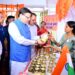 महिला समूह द्वारा लगाए गए स्टालों का सीएम ने किया शुभारंभ साथ ही खरीदारी भी की