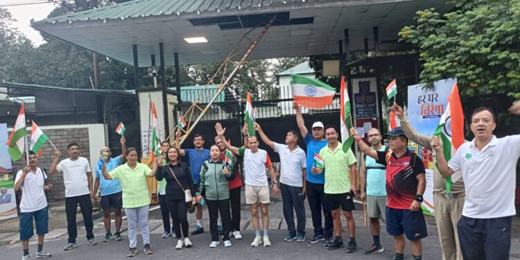 सचिवालय एथलेटिक्स एंड फिटनेस क्लब द्वारा राष्ट्रीय झंडे के साथ 15 किलोमीटर की दौड़ लगाई