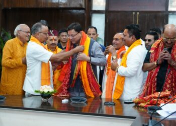 मुख्यमंत्री   धामी ने  सचिवालय में चारधामों से आये तीर्थ पुराहितों, पदाधिकारियों, होटल एसोसिएशन, टूर ऑपरेटर, ट्रांसपोर्टस और व्यापार मण्डल के साथ बैठक की।