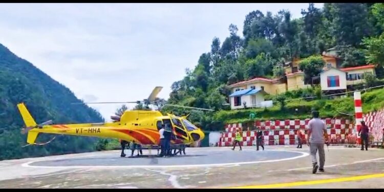 केदारनाथ पैदल मार्ग पर बादल फटने के बाद हाईअलर्ट जारी, फंसे यात्रियों का अब हेलिकॉप्टर से किया जा रहा रेस्क्यू