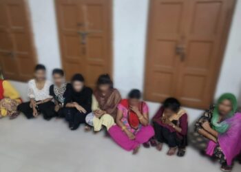 सार्वजनिक स्थानों पर अमर्यादित व्यवहार करने वालो पर दून पुलिस की कार्यवाही
