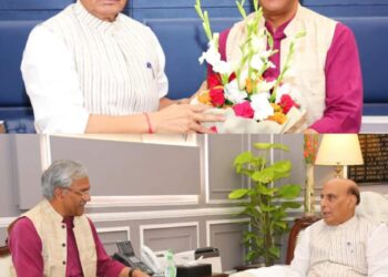 केंद्रीय रक्षा मंत्री राजनाथ से मिले -हरिद्वार सांसद त्रिवेन्द्र सिंह रावत