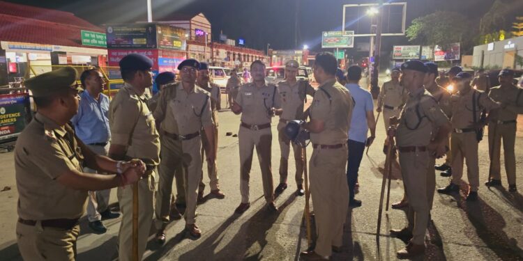 रेलवे स्टेशन पर दो पक्षो में बवाल,युवक और युवती को लेकर हुआ विवाद