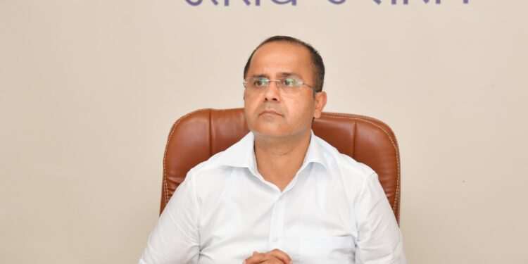 गृह सचिव  शैलेश बगौली ने  वीडियों कॉन्फ्रेसिंग के माध्यम से विभिन्न जनपदों में स्थित शत्रु सम्पत्ति से संबधित प्रकरणों की समीक्षा की।