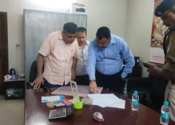 देहरादून में अवैध पटाखों गोदाम का भंडाफोड़, सिटी मजिस्ट्रेट ने किया सील