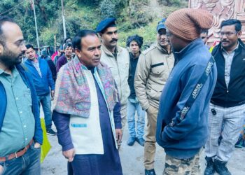 स्वास्थ्य मंत्री डा. धन सिंह रावत ने परखी यमुनोत्री धाम की स्वास्थ्य व्यवस्थाएं