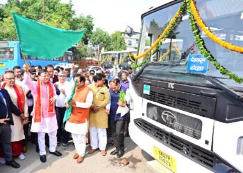 मुख्यमंत्री ने दीपावली पर्व पर प्रदेशवासियों को दी 130 नई बसों की सौगात।