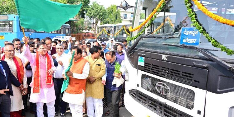 मुख्यमंत्री ने दीपावली पर्व पर प्रदेशवासियों को दी 130 नई बसों की सौगात।