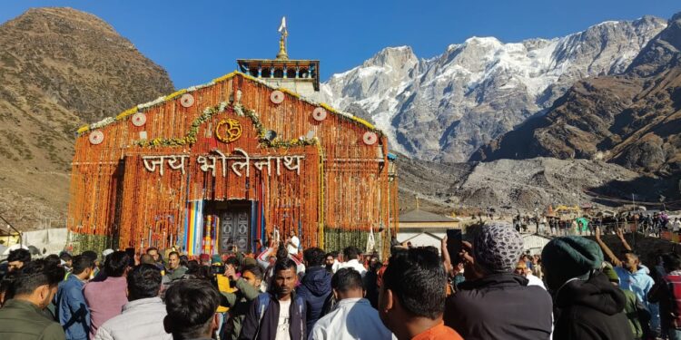 जय बाबा केदार के जयघोष के साथ ग्यारहवें ज्योर्तिलिंग श्री केदारनाथ धाम के कपाट शीतकाल के लिए बंद हुए।