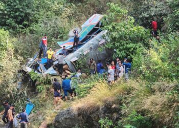 उत्तराखंड के अल्मोड़ा में भीषण बस हादसा, गहरी खाई में गिरी यात्री बस, कई लोगों की मौत
