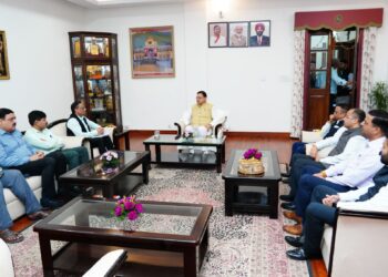 मुख्यमंत्री  पुष्कर सिंह धामी से गुरुवार को मुख्यमंत्री आवास में आईएएस एसोसिएशन के पदाधिकारियों ने भेंट कर विभिन्न विषयों पर वार्ता की।