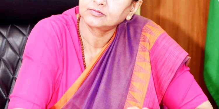 मुख्य सचिव की बैठकों में अपेक्षित सचिवों की गैर मौजूदगी पर सीएस  राधा रतूड़ी सख्त