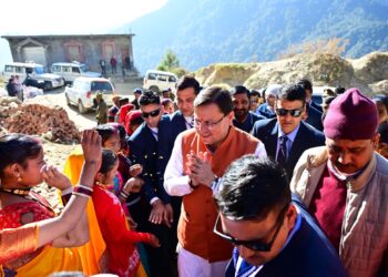 गैरसैंण के एतिहासिक गांव सारकोट पहुंच कर मुख्यमंत्री  पुष्कर सिंह धामी ने सुनी जन समस्याएं, गांव के विकास के लिए की घोषणाएं।