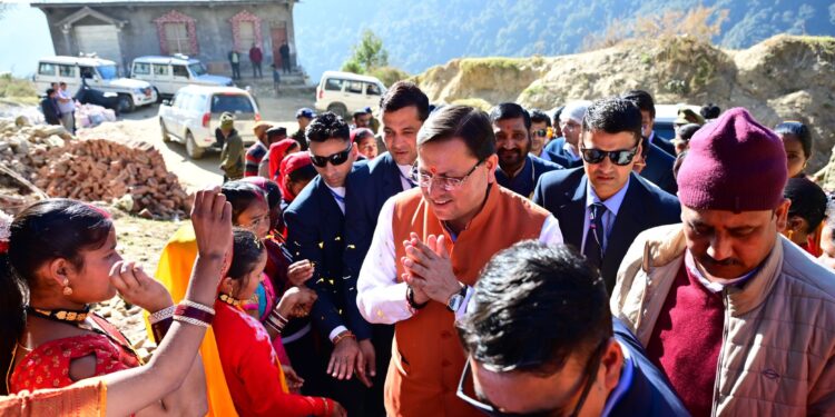 गैरसैंण के एतिहासिक गांव सारकोट पहुंच कर मुख्यमंत्री  पुष्कर सिंह धामी ने सुनी जन समस्याएं, गांव के विकास के लिए की घोषणाएं।