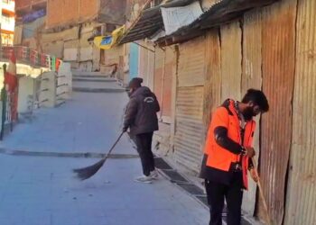 नगर पंचायत बदरीनाथ ने यात्रा समापन के बाद चलाया धाम में सफाई अभियान
