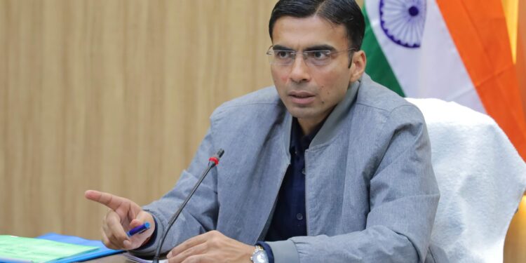 सरकारी अस्पतालों में स्वास्थ्य के लिए डीएम ने दिए सख्त निर्देश