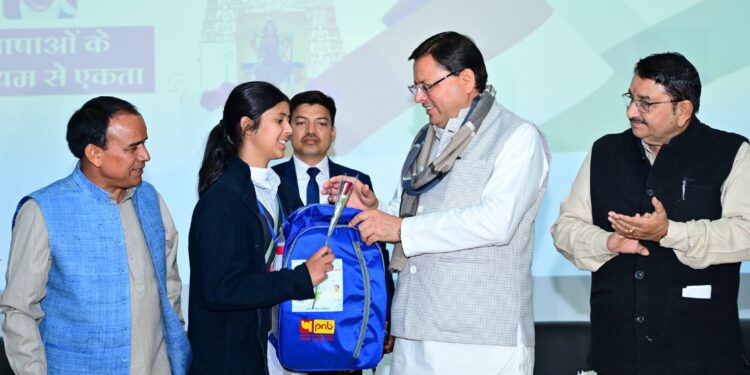 मुख्यमंत्री ने हाईस्कूल परीक्षा 2024 के टॉपर 157 छात्र – छात्राओं को भारत दर्शन शैक्षिक भ्रमण यात्रा पर किया रवाना