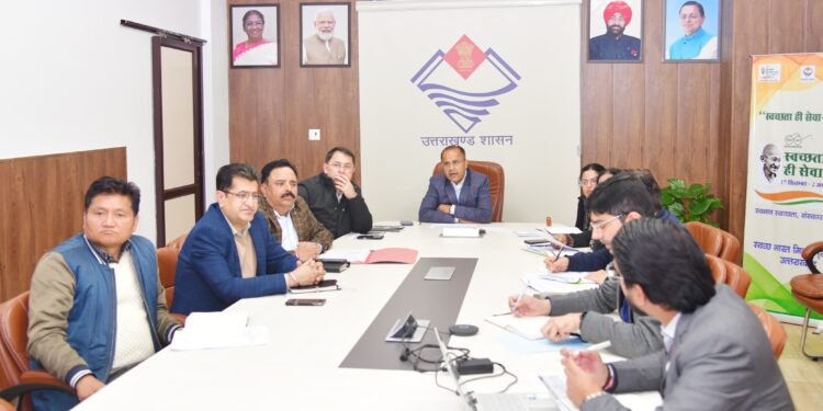 सचिव शैलेश बगोली ने चंपावत में जल जीवन मिशन की समीक्षा की