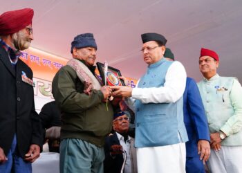 1971 भारत- पाकिस्तान युद्ध, विजय दिवस समारोह में सीएम पुष्कर सिंह धामी ने दी शहीदों को श्रद्धांजलि